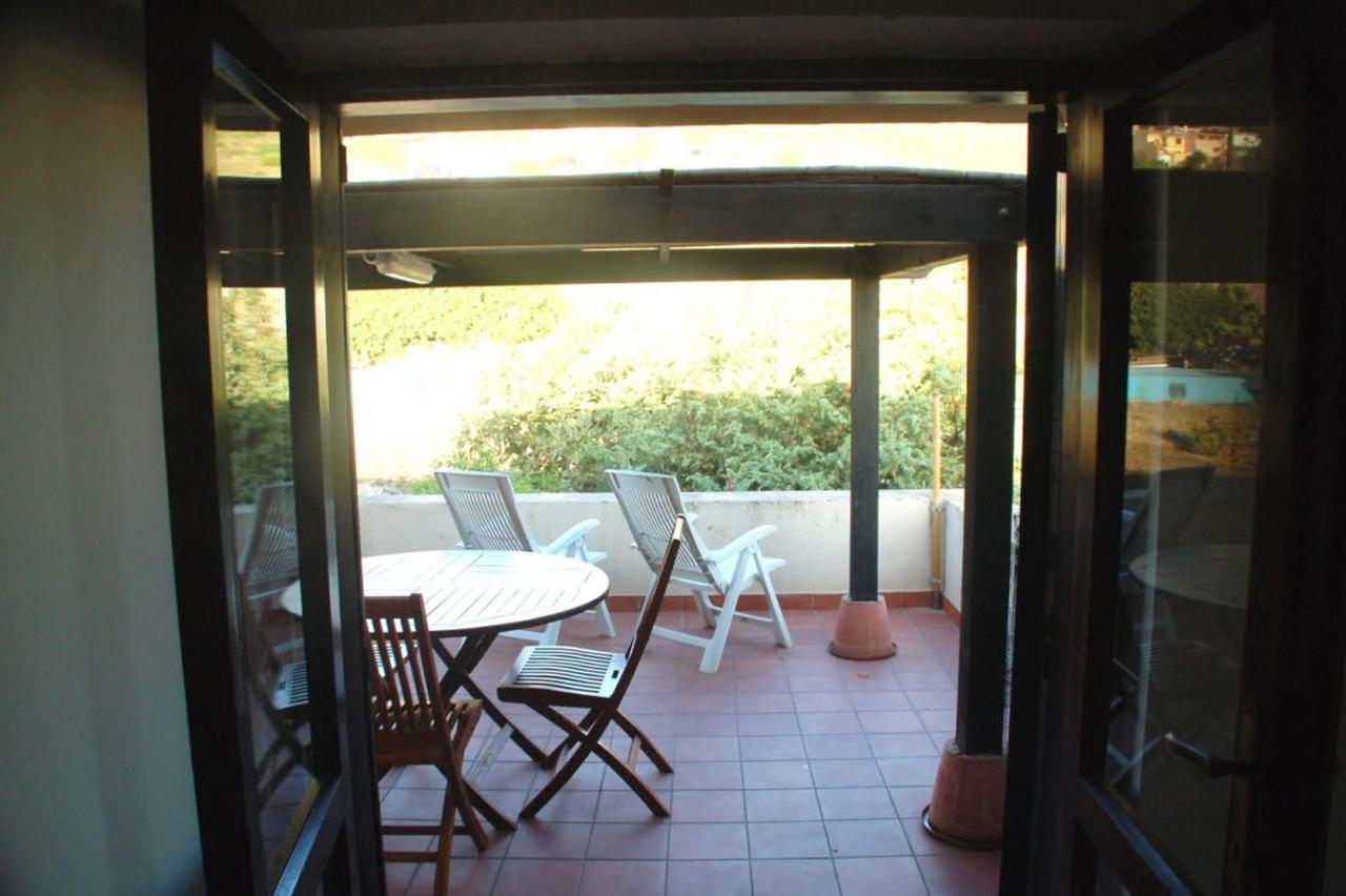 Nice Apartments In Waterfront Villa In Bosa Porto Alabe 特雷斯努拉吉斯 外观 照片