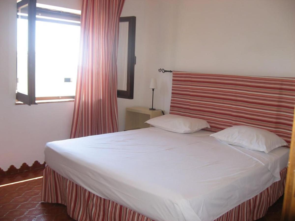 Nice Apartments In Waterfront Villa In Bosa Porto Alabe 特雷斯努拉吉斯 外观 照片