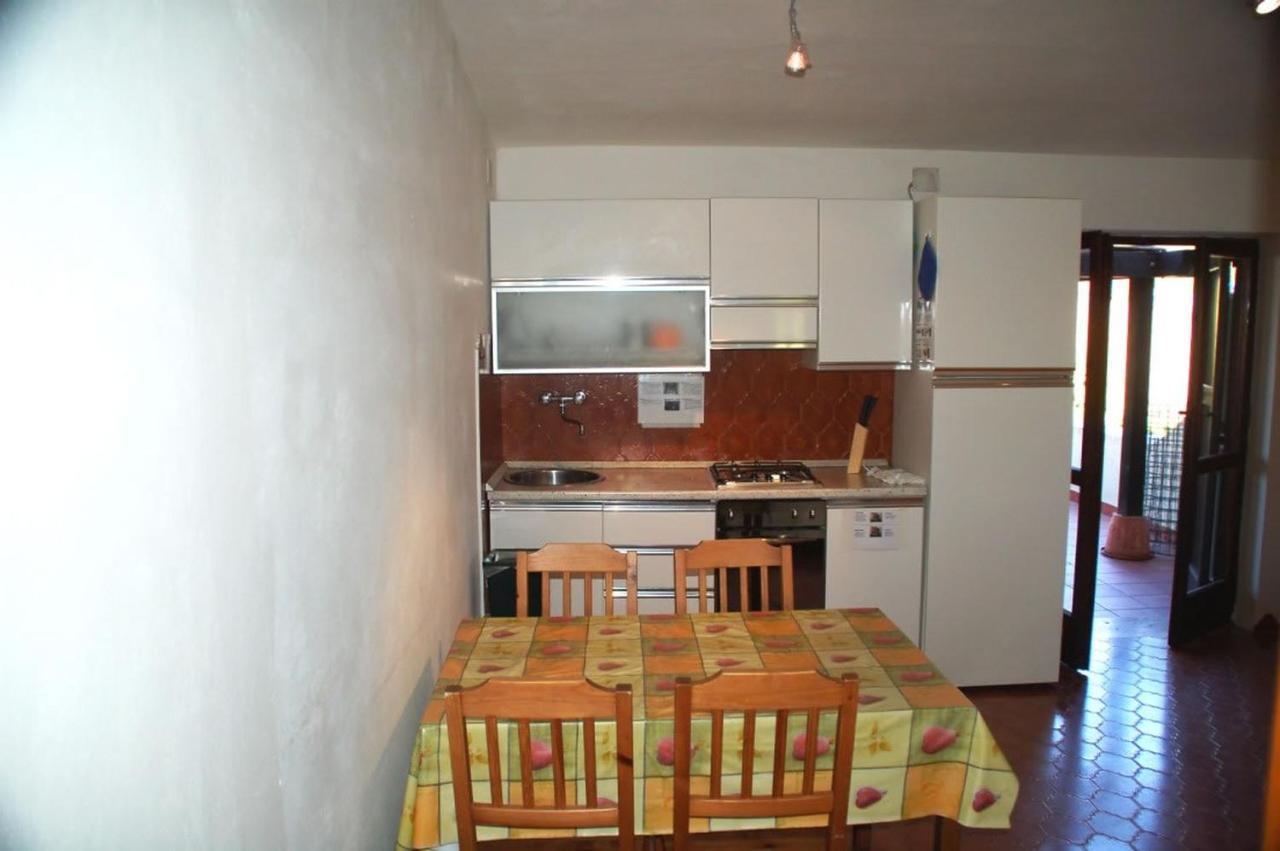 Nice Apartments In Waterfront Villa In Bosa Porto Alabe 特雷斯努拉吉斯 外观 照片
